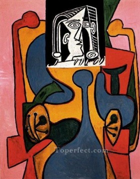 パブロ・ピカソ Painting - 肘掛け椅子に座る女性 1938年 パブロ・ピカソ
